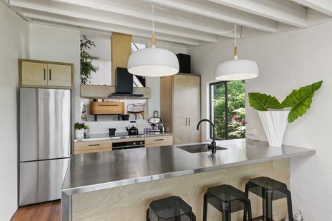 Photo of property in 31 Howard Road, Point Howard, Lower Hutt, 5013