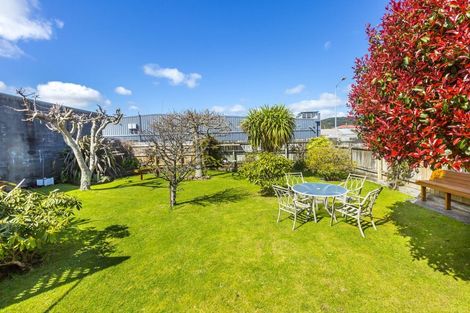 Photo of property in 10 Savage Crescent, Upper Hutt Central, Upper Hutt, 5018