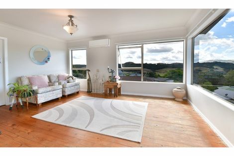 Photo of property in 8 Ocean View Road, Hatfields Beach, Orewa, 0931