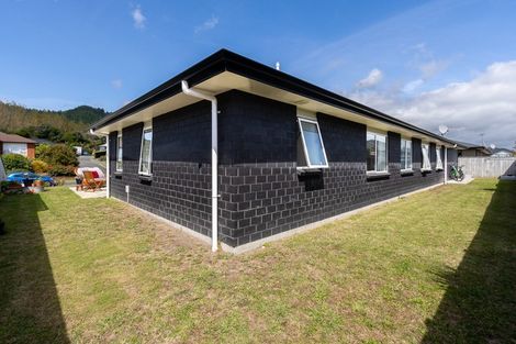 Photo of property in 58 Waterstone Avenue, Paraparaumu, 5032