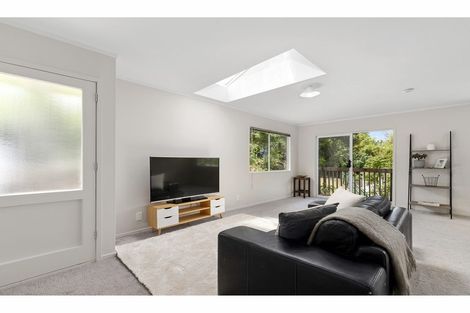 Photo of property in 8 Limmer Place, Browns Bay, Auckland, 0632
