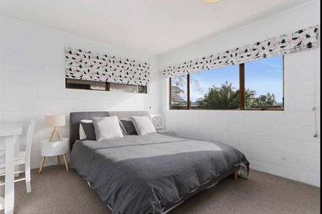 Photo of property in 2/16 Hollyhock Place, Browns Bay, Auckland, 0630