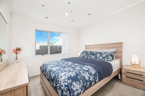 Photo of property in 13a Jenelin Road, Glendene, Auckland, 0602