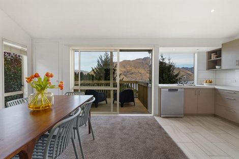 Photo of property in 2a Bird Place, Fernhill, Queenstown, 9300