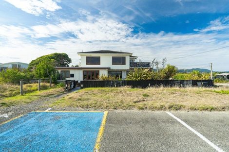 Photo of property in 1 Waimea Road, Waikanae Beach, Waikanae, 5036