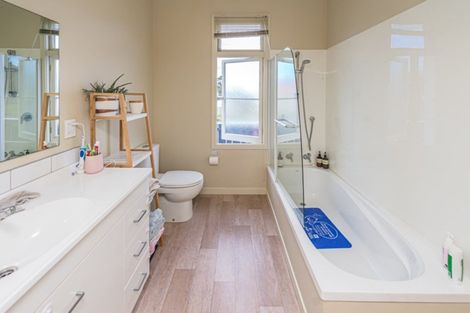 Photo of property in 51 Maxwell Avenue, Durie Hill, Whanganui, 4500