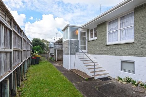 Photo of property in 2/8 East Coast Road, Milford, Auckland, 0620