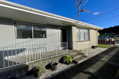 Photo of property in 205 Stokes Valley Road, Stokes Valley, Lower Hutt, 5019