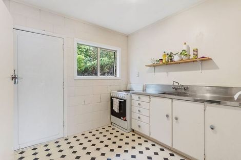 Photo of property in 2 Konini Road, Titirangi, Auckland, 0604