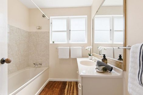 Photo of property in 12 Bracken Road, Newlands, Wellington, 6037