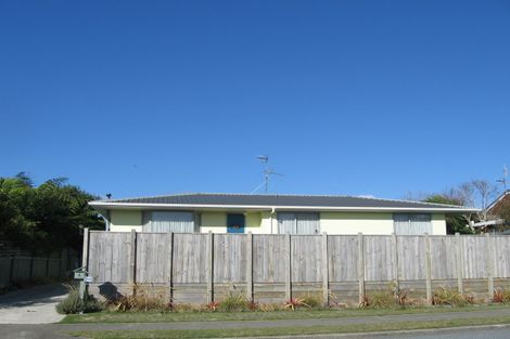Photo of property in 6 Robert Grove, Paraparaumu, 5032