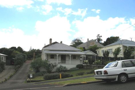 Photo of property in 2/25 Rugby Road, Birkenhead, Auckland, 0626