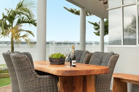 Photo of property in 18 Beach Grove, Omokoroa, 3114