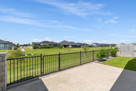 Photo of property in 81 Te Kio Crescent, Papamoa Beach, Papamoa, 3118