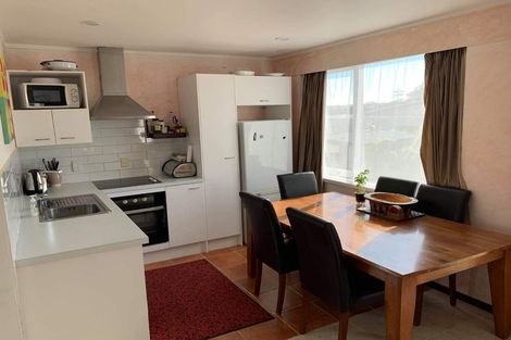 Photo of property in 2/91 Verran Road, Birkenhead, Auckland, 0626