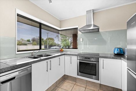Photo of property in 82a Church Road, Taradale, Napier, 4112