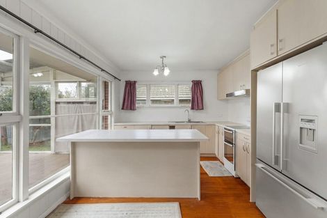 Photo of property in 33 Acacia Avenue, Upper Riccarton, Christchurch, 8041