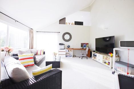 Photo of property in 2 Taroka Close, Pinehill, Auckland, 0632