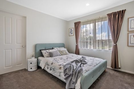 Photo of property in 16 Semillon Avenue, Henderson, Auckland, 0612