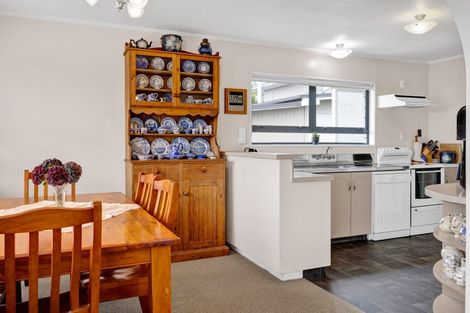 Photo of property in 8 Kowhai Street, Strandon, New Plymouth, 4312