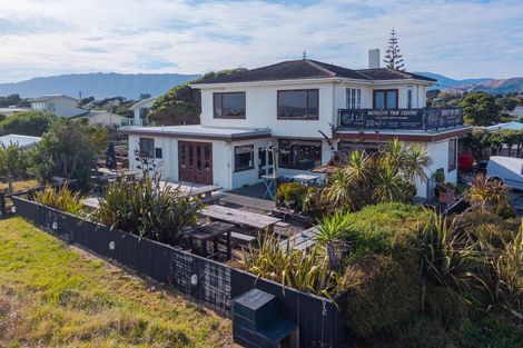 Photo of property in 1 Waimea Road, Waikanae Beach, Waikanae, 5036