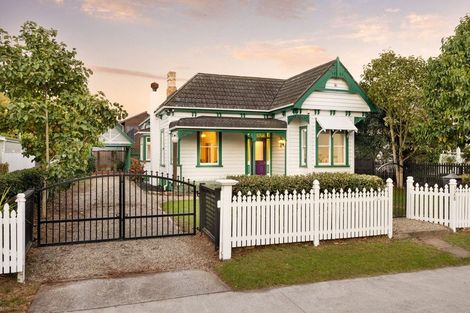 Photo of property in 128 Victoria Street, Cambridge, 3434