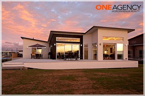 Photo of property in 6a Marine Parade South, Foxton Beach, Foxton, 4815