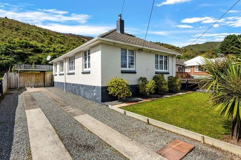Photo of property in 198 Waddington Drive, Naenae, Lower Hutt, 5011