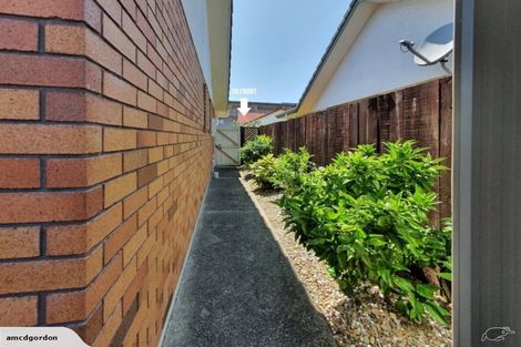 Photo of property in 3/262 Centreway Road, Orewa, 0931