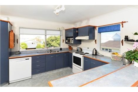 Photo of property in 18 Gilbass Avenue, Hamilton Lake, Hamilton, 3204