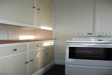 Photo of property in Devonport Apartments, 16/127 Saint Aubyn Street, New Plymouth, 4310