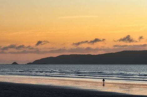 Photo of property in 4 Rangihiroa Street, Waikanae Beach, Waikanae, 5036