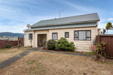 Photo of property in 2 Cuba Street, Petone, Lower Hutt, 5012