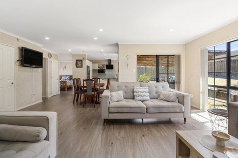 Photo of property in 3 Harobed Place, Weymouth, Auckland, 2103