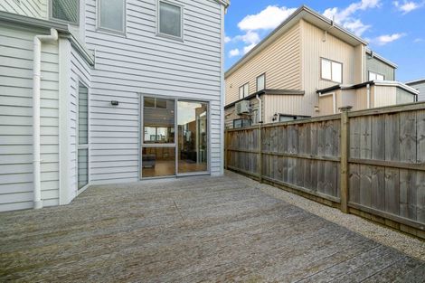 Photo of property in 102 Bellbird Street, Papakura, 2110