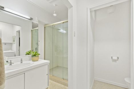 Photo of property in Landscape Apartments, 123-125 Austin Street, Mount Victoria, Wellington, 6011