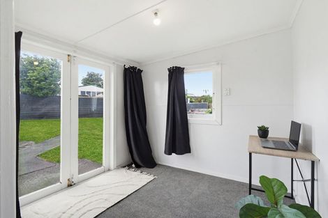 Photo of property in 4 Ashton Terrace, Castlecliff, Whanganui, 4501