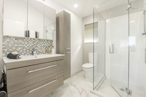 Photo of property in 2/194 Glenvar Road, Torbay, Auckland, 0630