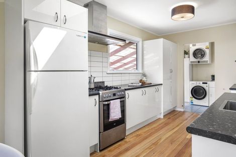 Photo of property in 18 Batchelor Street, Newlands, Wellington, 6037