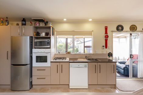 Photo of property in 12 Humphries Place, Awapuni, Palmerston North, 4412