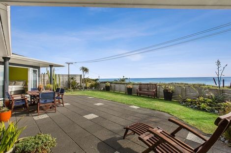 Photo of property in 94 Messenger Terrace, Oakura, 4314