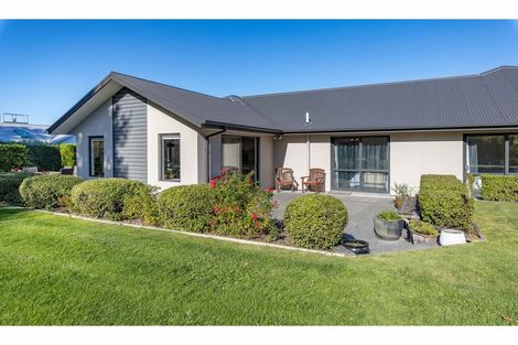 Photo of property in 86 Oakgrove Drive, Rangiora, 7400