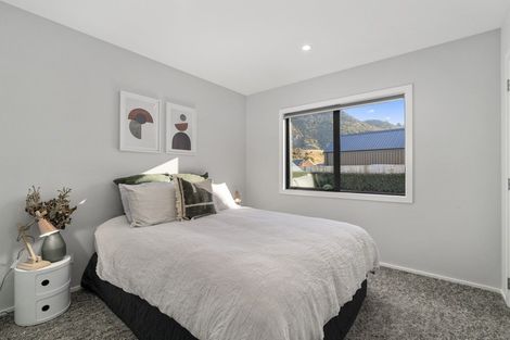 Photo of property in 12 Kingfisher Crescent, Albert Town, Wanaka, 9305