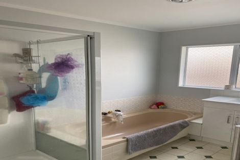 Photo of property in 1/71 Browns Bay Road, Browns Bay, Auckland, 0630