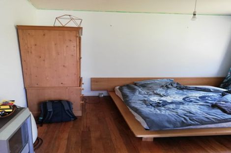 Photo of property in 5 Richmond Road, Mahina Bay, Lower Hutt, 5013