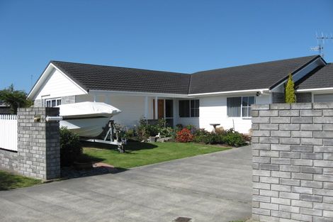 Photo of property in 6 Hadleigh Court, Paraparaumu, 5032