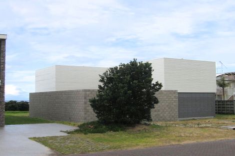 Photo of property in 12 Lagoon Way, Omaha, 0986