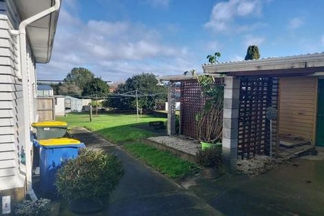 Photo of property in 72 Sylvan Crescent, Te Atatu South, Auckland, 0610