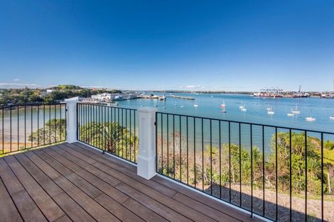 Photo of property in 31a Stanley Point Road, Stanley Point, Auckland, 0624
