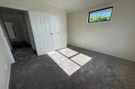 Photo of property in 128 Cobham Crescent, Kelston, Auckland, 0602